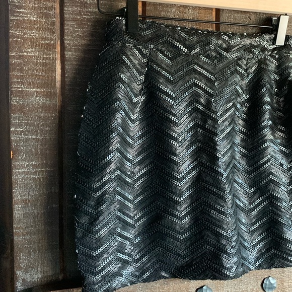 NWT TOBI black sequined mini skirt perfect for New Year’s Eve size small - Picture 4 of 10